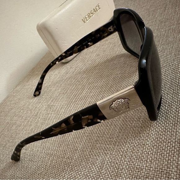 VERSACE Medusa Sunglasses EUC with case - Picture 4 of 7